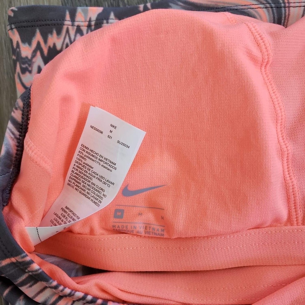 Excellent condition Nike top - Picture 6 of 8